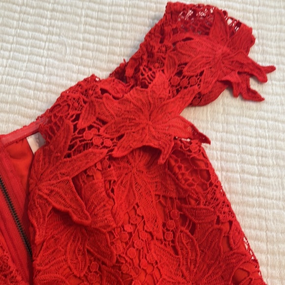 Gorgeous ASTR The Label off the shoulder red dress - Picture 3 of 8